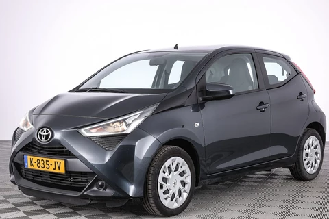 Toyota Aygo 1.0 VVT-i x-play | AIRCO | CAMERA ✅ 1e Eigenaar -HEMELVAART OPEN!-