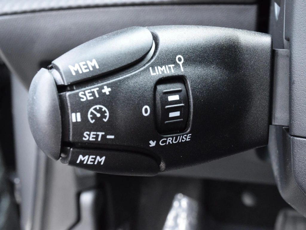 Peugeot 208 – foto 18