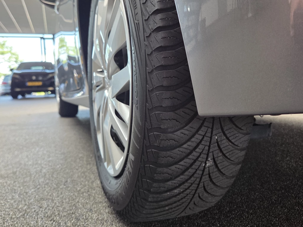 Peugeot 208 – foto 11