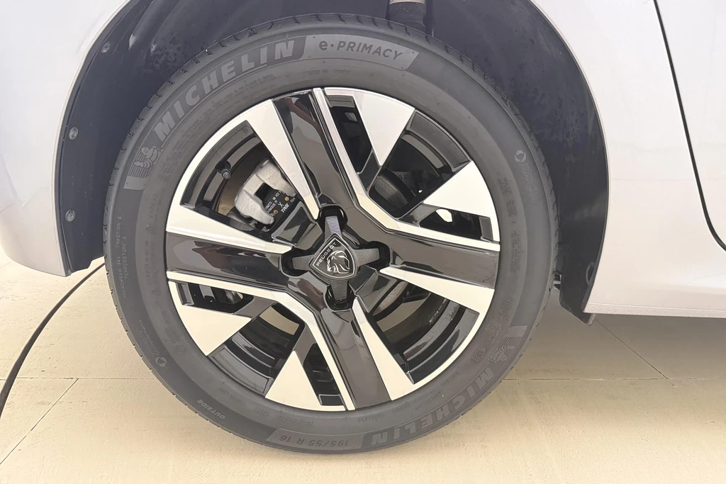 Peugeot 208 – foto 18
