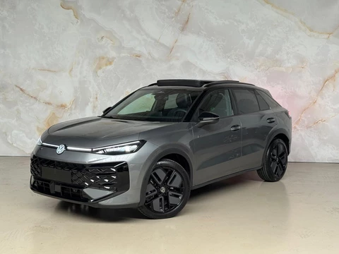Volkswagen T-Roc 1.5 eTsi R-Line / Nieuw / Pano / Blackpack /