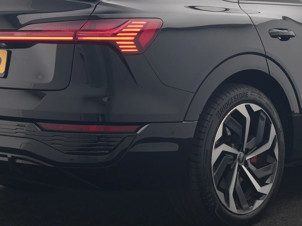 Audi Q8 Sportback e-tron – foto 17