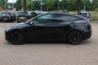 Tesla Model Y – thumbnail 1