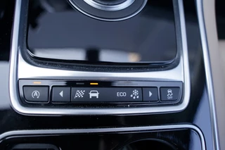 Jaguar XE – thumbnail 32