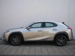 Lexus UX – thumbnail 2