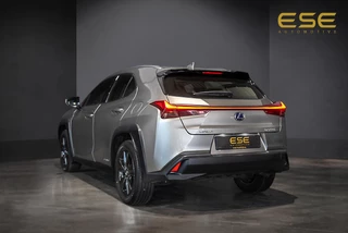 Lexus UX – thumbnail 2