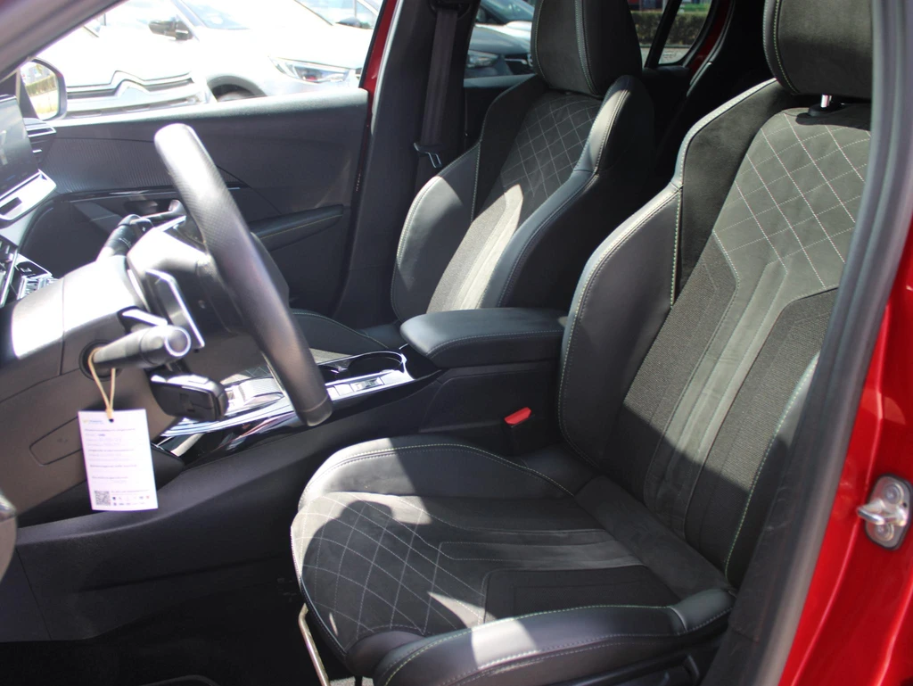 Peugeot 208 – foto 11