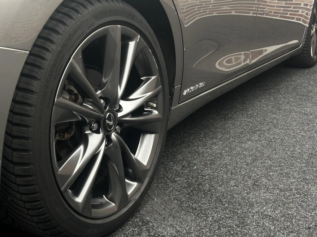 Lexus ES – foto 12