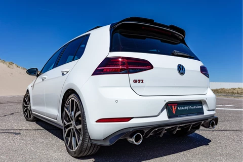 Volkswagen Golf 2.0 TSI GTI Performance Panoramadak/Adaptive cruise control/Digital dash/Achteruitrijcamera/Climate control/Keyless/Parkeersensoren rondom/Dynaudio/19" velgen/Stoel en spiegelverwarming