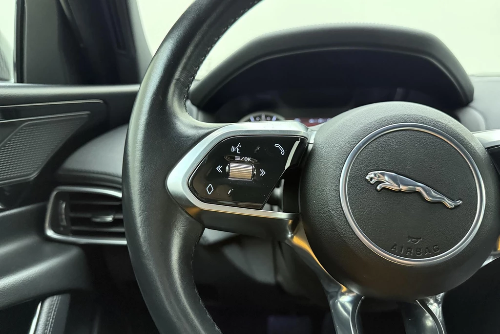 Jaguar XE – foto 24