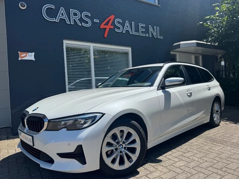 BMW 3 Serie 318I Touring Aut. Business Edit. + Camera + Car -play + Led + Lmv + Navi + D-glas