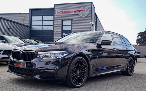 BMW 5-serie Touring 520i High Executive | M-Pakket | Harman/Kardon | Panorama | Camera | Head up Display | LED | Trekhaak |