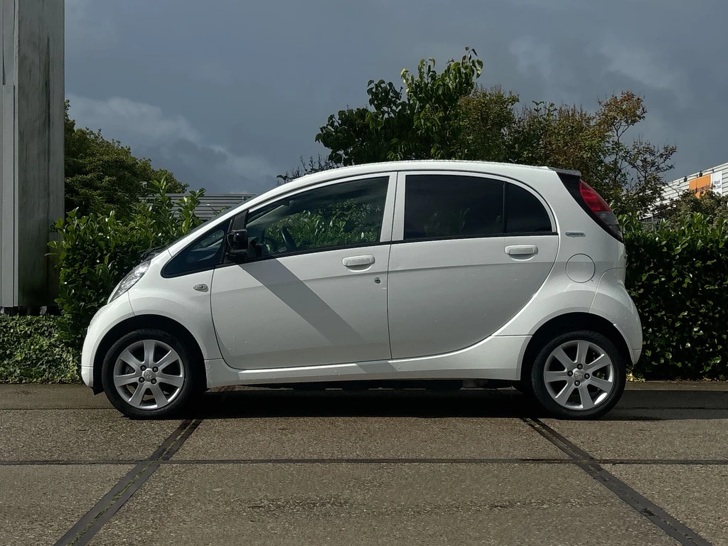 Peugeot iOn – foto 2