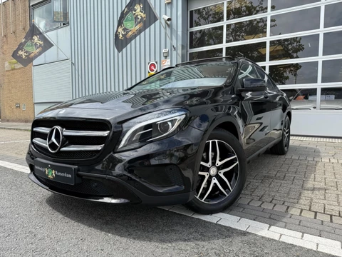 Mercedes-Benz GLA-klasse 180 AMG LED/LMV18/CAM/LEER/NAV/PANO