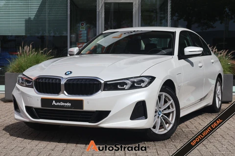 BMW 3-Serie (g20) 320e High Executive 204pk | SoH 97% | Curved Display I Leder | Camera I Climate I Carplay I DAB I