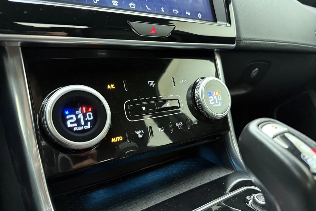 Jaguar XE – foto 32