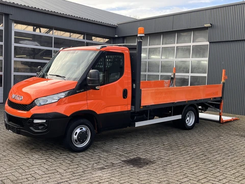 Iveco Daily 35C15 2.3 375 Trekhaak 3500kg Laadklep 500kg Navigatie Open laadbak Pick-up Euro 6 Bpm vrij Bakwagen p-up 136pk 1e eigenaar Dealer onderhouden