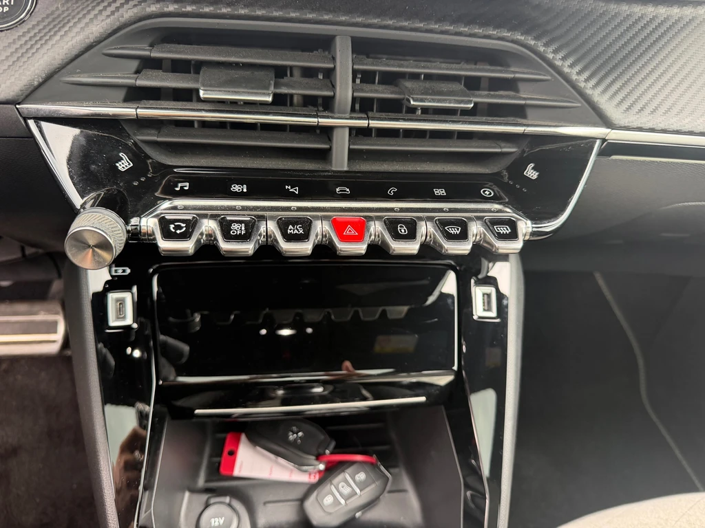 Peugeot e-208 – foto 11