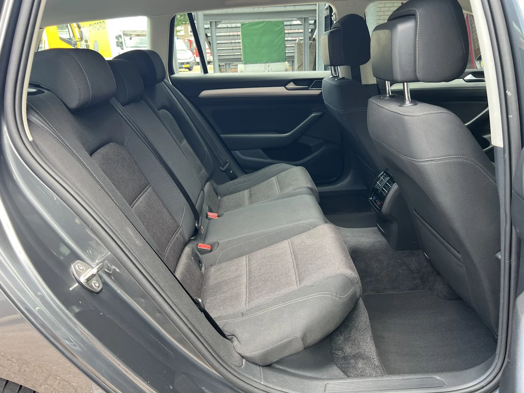 Volkswagen Passat – foto 36