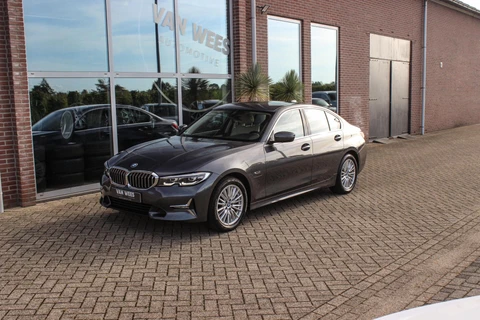 BMW 3-serie 320e Business Edition Plus | Luxury Line | 1e eigenaar | NL auto | Driving Assistant | Active Guard Plus | HiFi audio | Carplay | DAB | Parking Assistant | LED | Memory