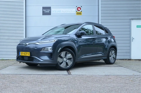 Hyundai Kona EV Premium 64 kWh SOH 93,1%, Warmtepomp, Trekhaak voor fiets/koffer