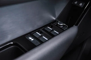 Land Rover Range Rover Velar – thumbnail 38