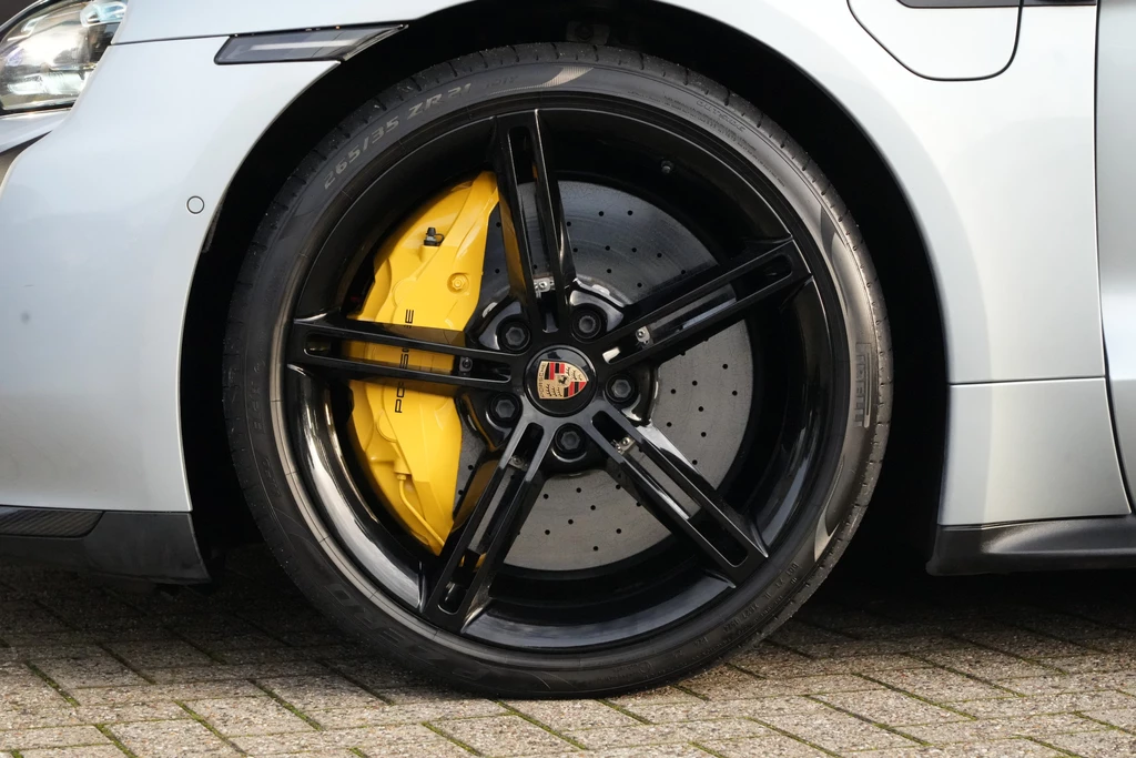 Porsche Taycan – foto 10