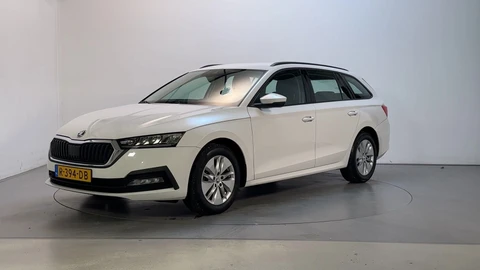Skoda Octavia Combi 1.0 TSI 110pk Ambition Navigatie Trekhaak Parkeersensoren App-Connect DAB+