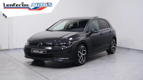 Volkswagen Golf 1.5 eTSI 150 pk Style DSG Aut. LED Koplampen App Connect Parkeerhulp 1e Eigenaar NAP Panodak Stuur- en stoelverwarming