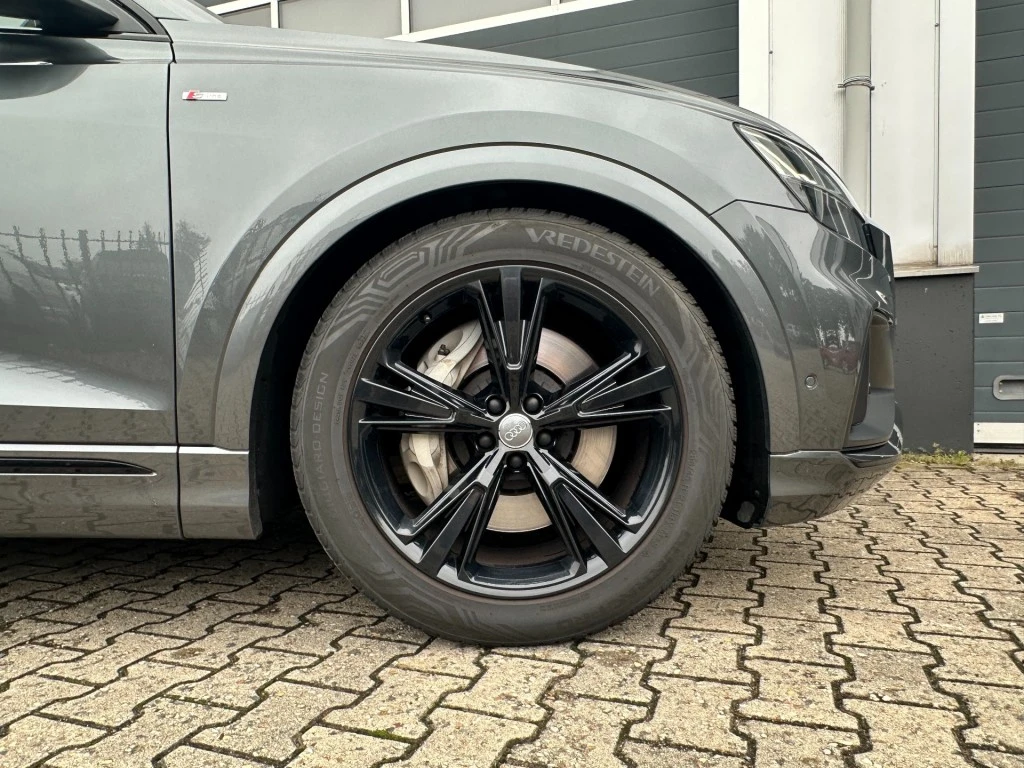 Audi Q8 – foto 7
