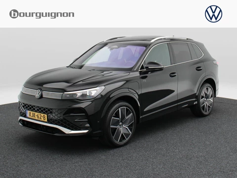 Volkswagen Tiguan 1.5 eHybrid R-Line Edition | Trekhaak | Panoramadak | Head-Up Display | 360 Camera | App Connect |