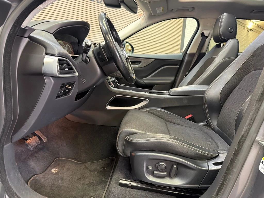 Jaguar F-PACE – foto 12