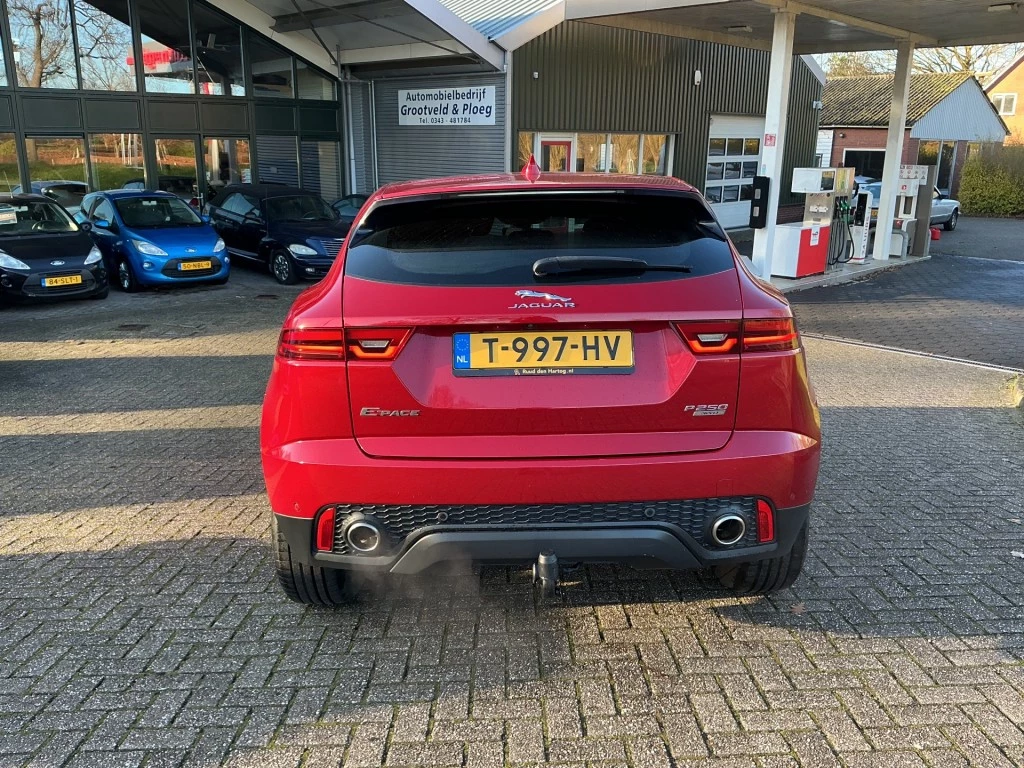 Jaguar E-PACE – foto 4