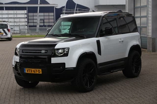 Land Rover Defender – thumbnail 1