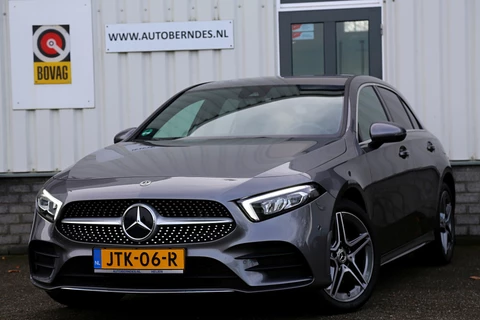 Mercedes-Benz A-Klasse 250 e AMG Line Plug in hybride*Perfect MB Onderh.*BTW*1ste Eig.*Apple Carplay-Android/High Perf. Koplamp./Diamond Grille/DAB/Stoelverw./Half Leder/Parkeersens.V+A/18 inch LM*