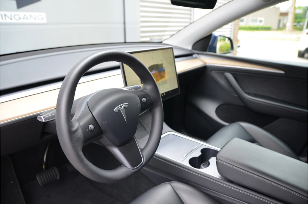 Tesla Model Y – foto 11