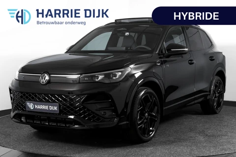 Volkswagen Tiguan 1.5 eHybrid 272PK R-Line Edition | Black Style | 15 inch Navi | Elek. Trekhaak | IQ Light | S/K-Panodak | Dig. Cockpit | Adapt. Cruise | Stoel-+Stuurverw. | 360 Camera | NAV + App. Connect | ECC | Elek. Klep | LM 20" | 4107