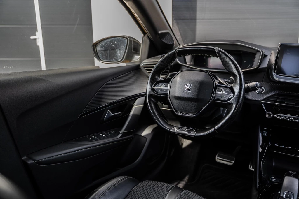 Peugeot 208 – foto 12