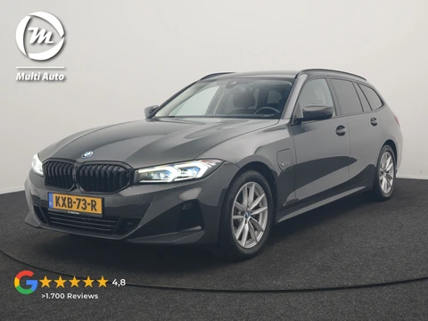 BMW 3 Serie Touring 320e Facelift 204pk PHEV Dealer O.H. | Dravitgrau metallic | Head Up | Camera | Widescreen Navi | Stoelverwarming | Apple Carplay | Blis | Adaptive LED | Park Assist | DAB | Plug In Hybrid |