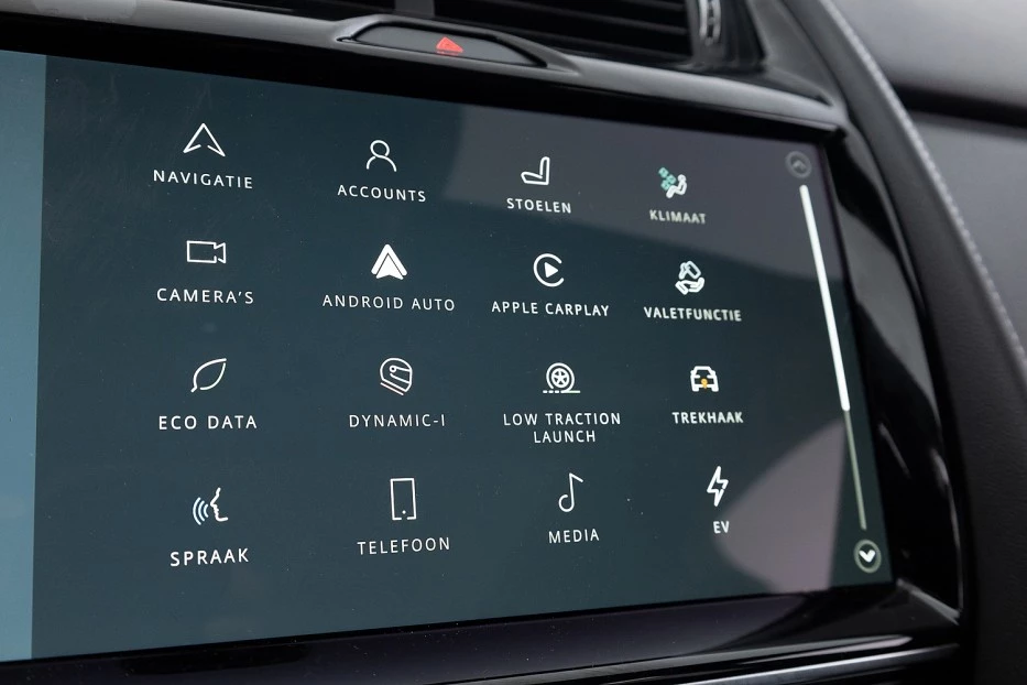 Jaguar E-PACE – foto 19
