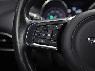 Jaguar XE – thumbnail 18