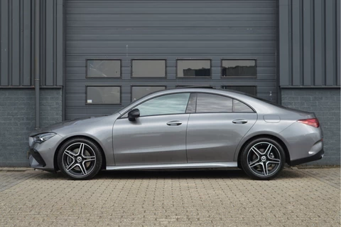 Mercedes-Benz CLA 200 AMG Line | PANO | SFEERVERLICHTING | CAMERA | KEYLESS |