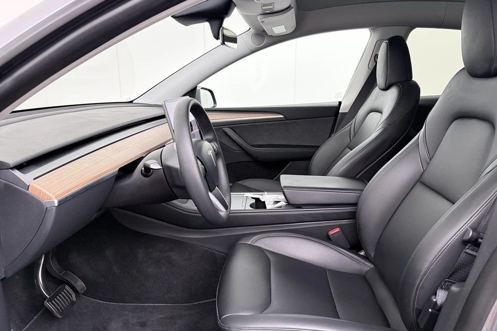 Tesla Model Y – foto 11