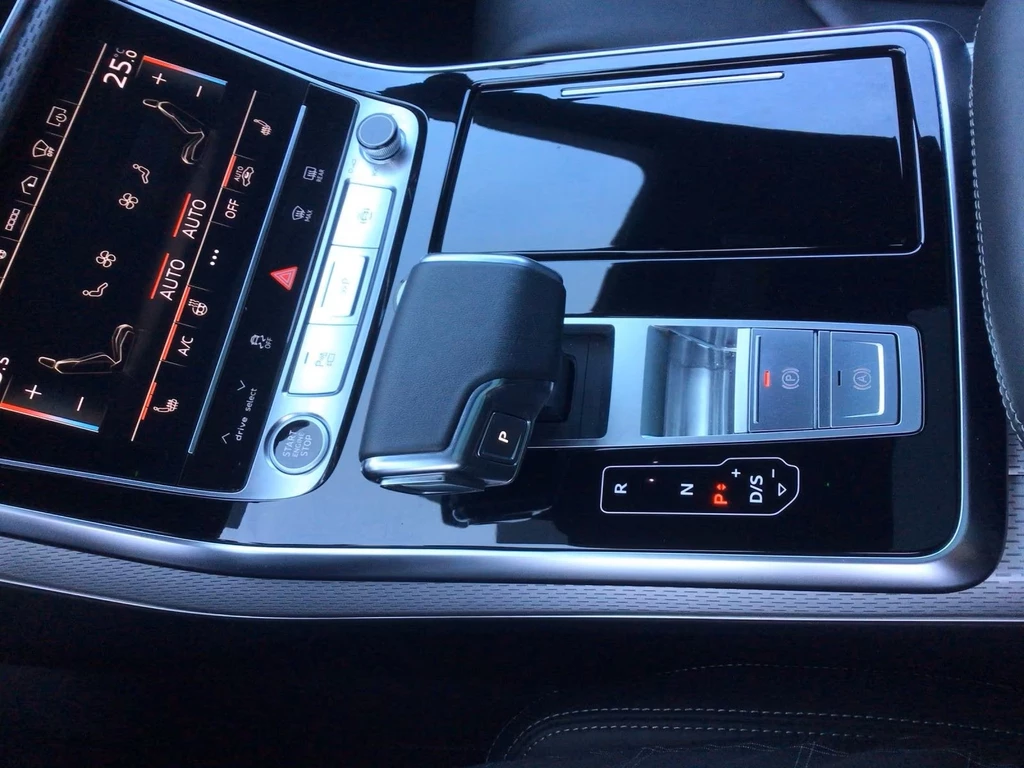 Audi Q8 – foto 12