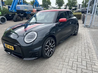 MINI Electric – thumbnail 1