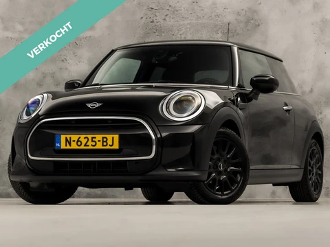 MINI 3-deurs 1.5 Cooper Classic Automaat 136Pk (VIRTUAL COCKPIT, DEALER ONDERHOUDEN, APPLE CARPLAY, GROOT NAVI, UNION JACK ACHTERLICHTEN, CAMERA, SPORTSTOELEN, GETINT GLAS, LEDER, CRUISE, NIEUWSTAAT)