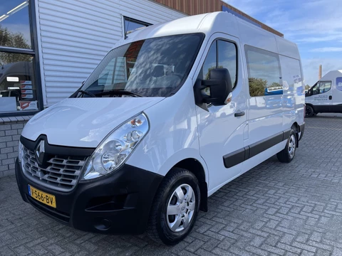 Renault Master T35 2.3 dCi 130pk L2H2 DC 6 persoons / vaste prijs rijklaar € 15.950 ex btw / lease vanaf € 311 / airco / cruise control / navigatie / trekhaak 2500 kg / pdc achter !