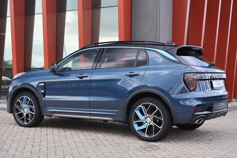 Lynk & Co 01 1.5 Plug-in Hybrid | Stoelverwarming | Trekhaak | 360° Camera | Panoramadak | BLIS | Keyless