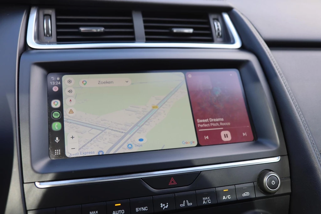 Jaguar E-PACE – foto 19