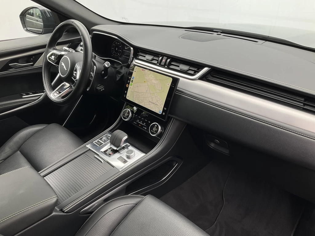 Jaguar F-PACE – foto 12